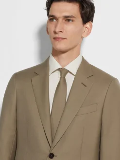 Suits><noscript><img width=